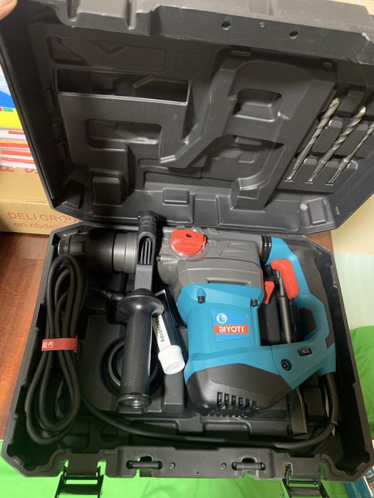 Мощный перфоратор BIYOTI 1500W, новый.
