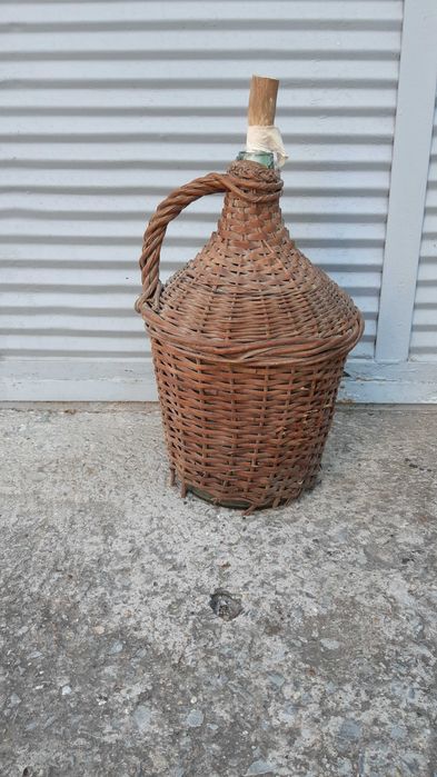 Стъклена плетена дамаджана 8 литра