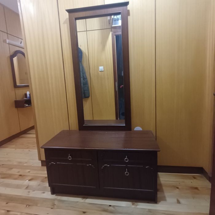 Тоалетка шкаф с огледало