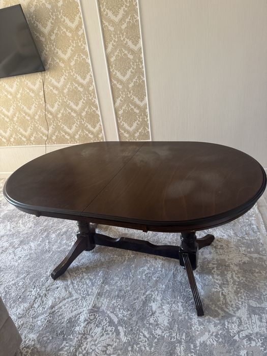 Продается стол в гостиную