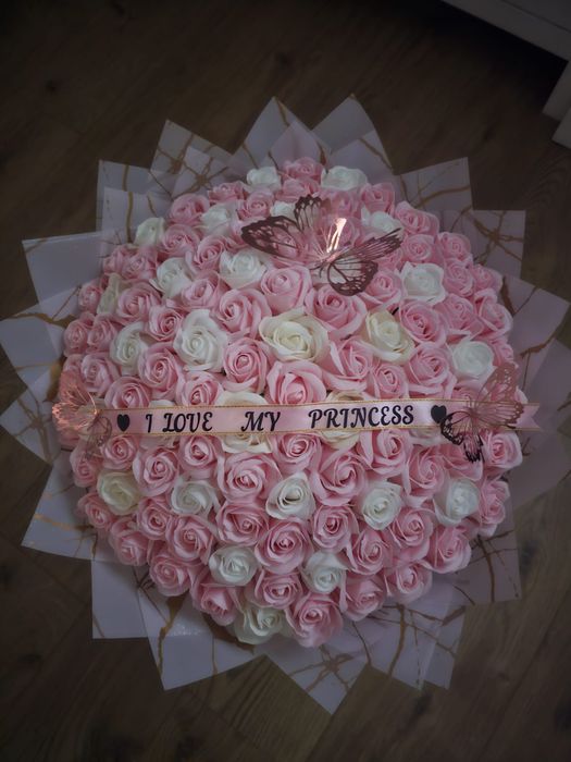 Aranjamente florale cu trandafiri din săpun