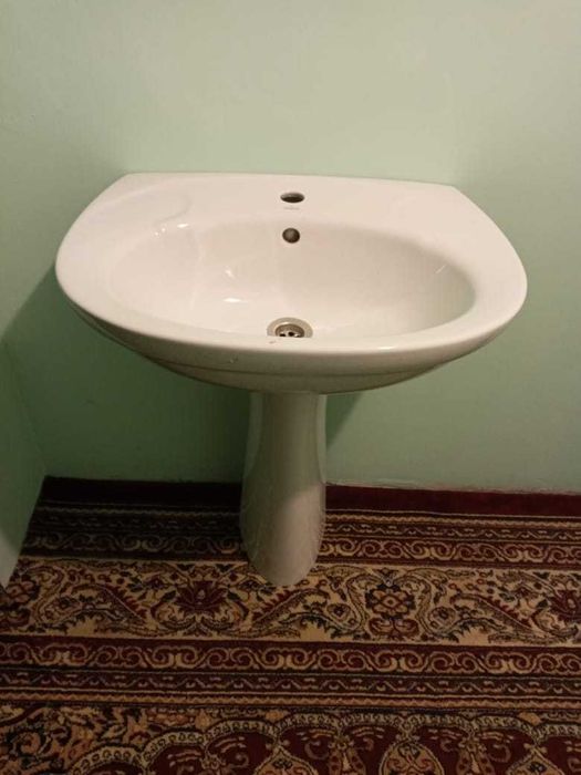 Продается раковина с пъедесталом фирмы Cersanit