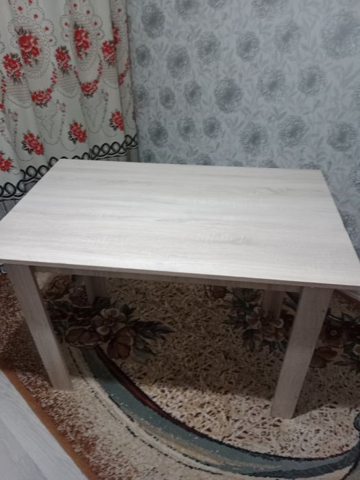 Продам обеденный стол
