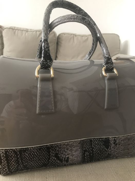 Vând poșeta silicon