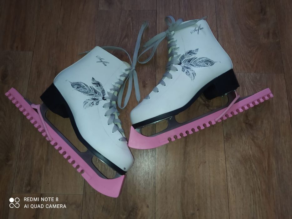 Продам коньки новые