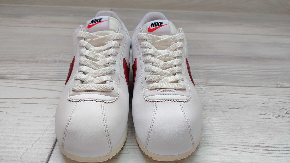 Бели кожени дамски маратонки NIKE CORTEZ размер EUR38