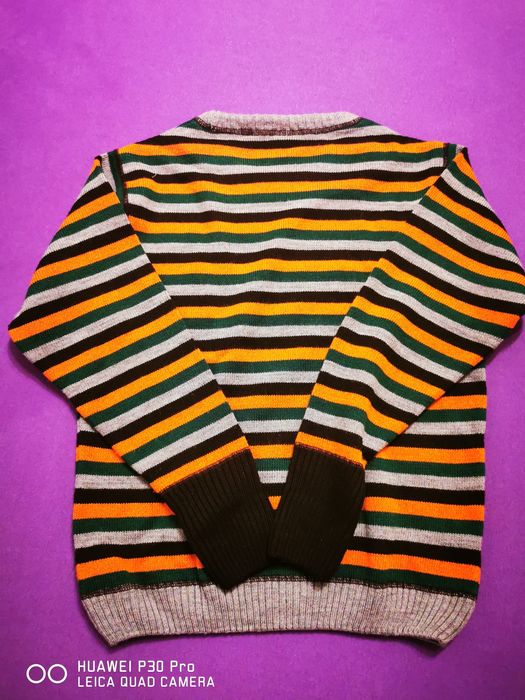 Детски пуловер на фирмата Адидас, размер М(146-152), чисто нов.