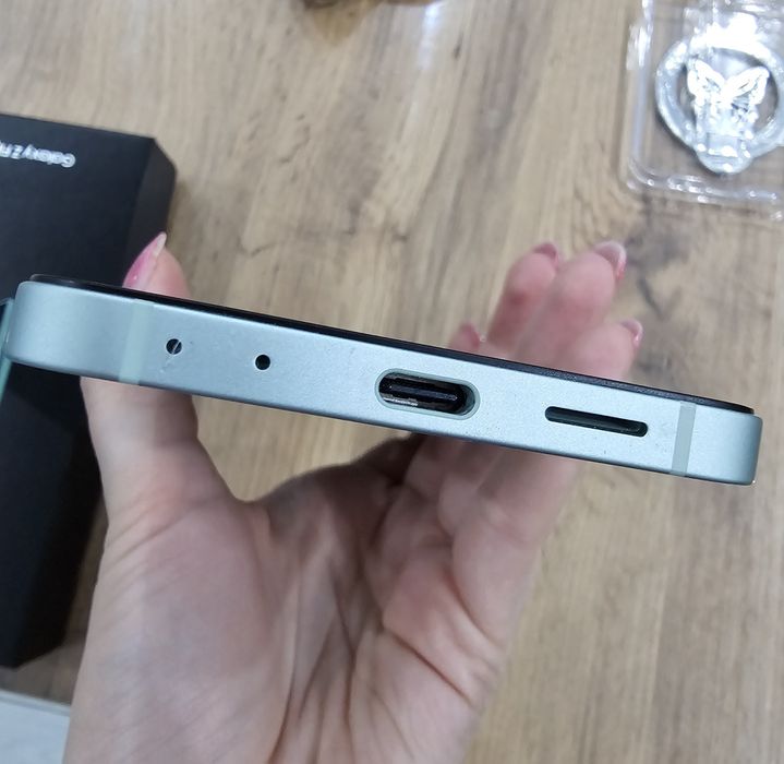 Samsung Galaxy Z Flip6