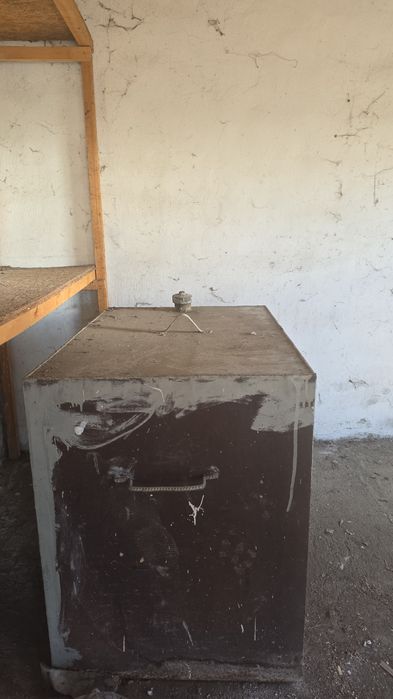 Два бака металические