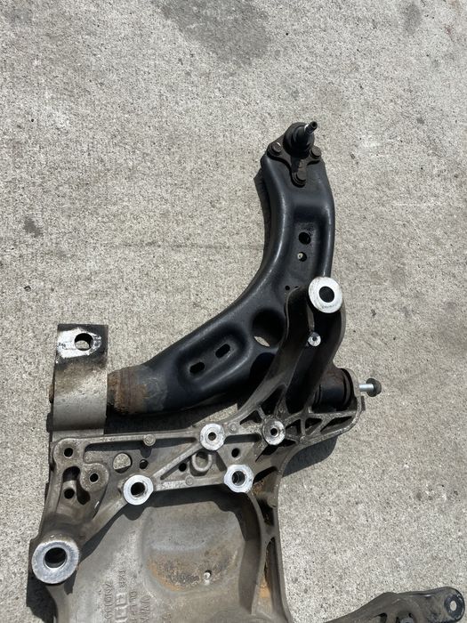 Cadru motor jug  Volkswagen Golf 5 jetta Passat B6 b7 cc + brate