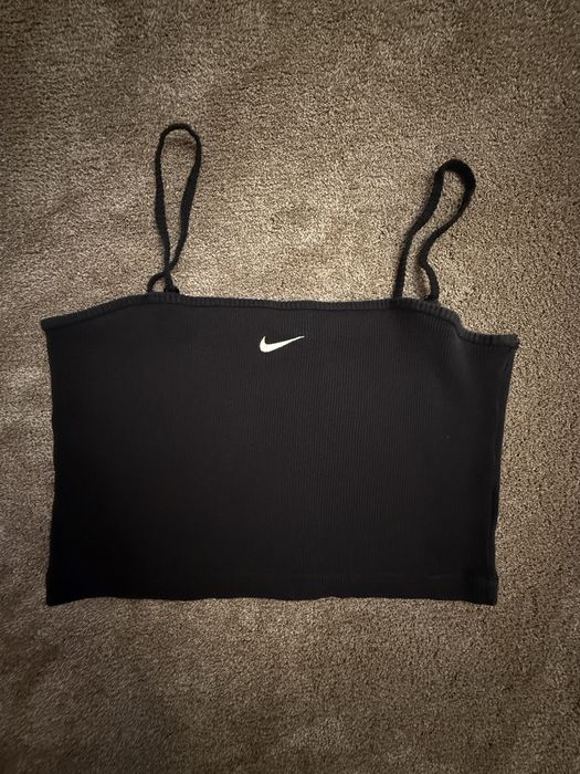Дамски спортен топ Nike