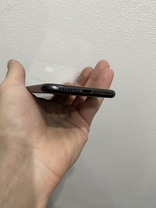 iPhone 8 / 64gb / 82% baterie / IOS 13.7