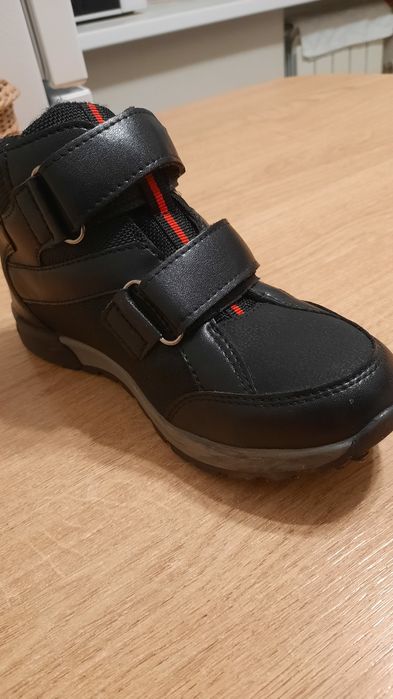 Ботинки  мальчиков новые