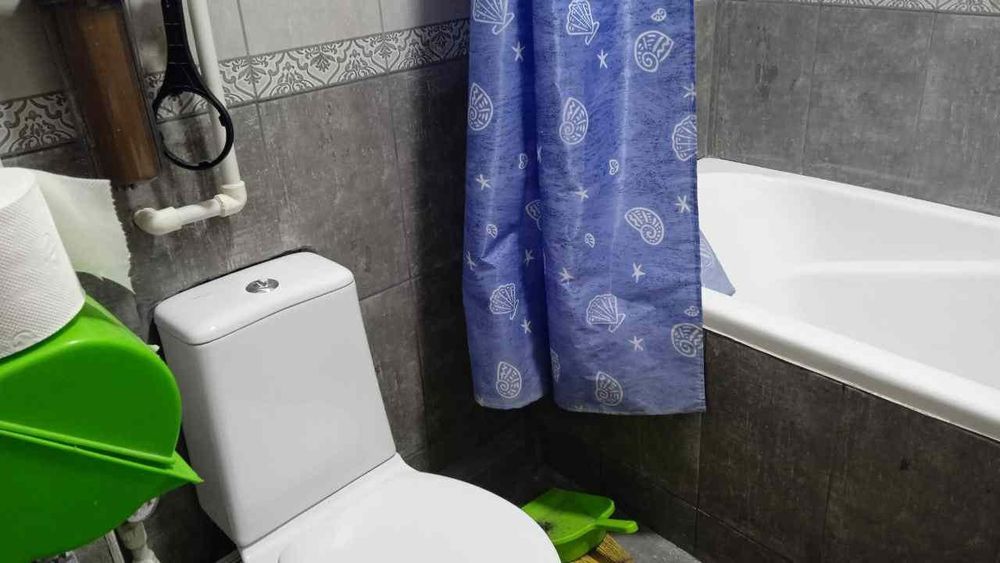 Миллий банк якинида.