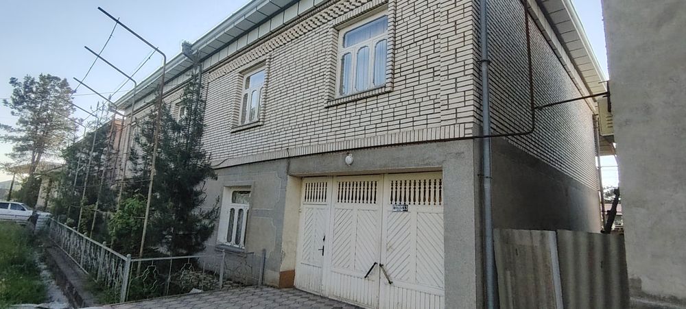 Srochna uchastka sotiladi 10 sot