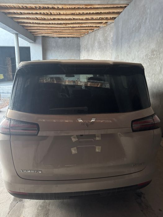 7-местный минивэн Wuling Starlight 730