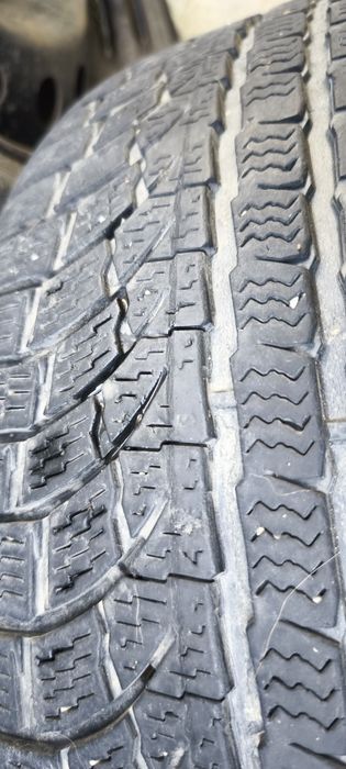 Vând anvelope iarnă 205 55 16 Nokian WR A4