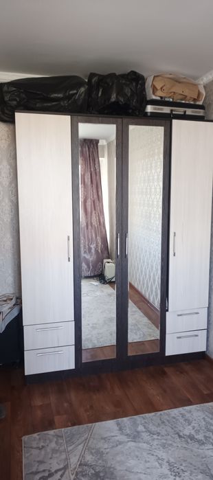 Диван угловой. Длина 4м. Угол 2 м.