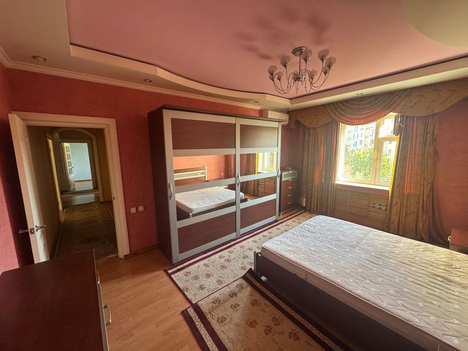 Своя квартира (4/4/12) в банковском доме напротив Гламур на Нукусской