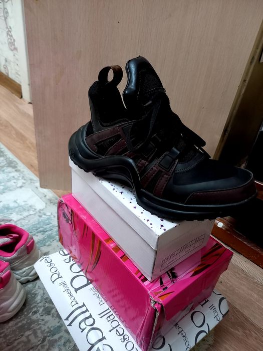 Женские кроссовки