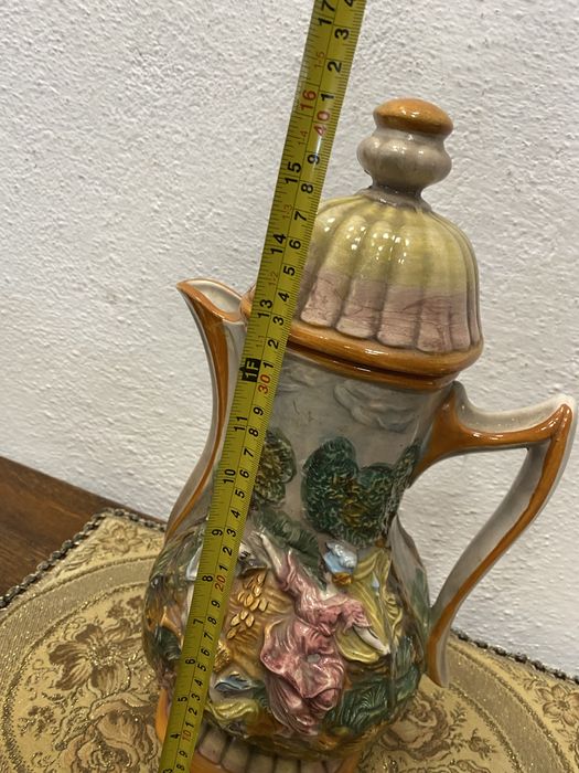 Порцеланова кана Capodimonte Италия с релефна украса