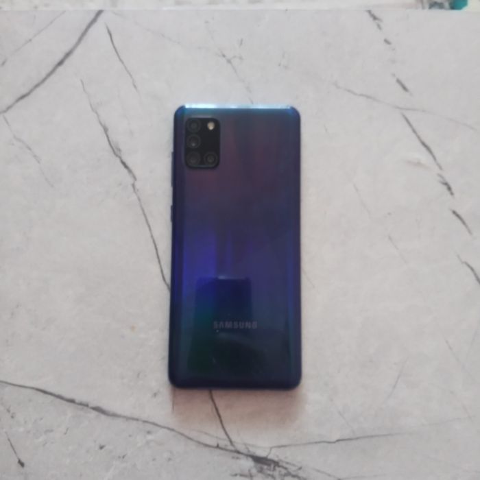 Продам телефон самсунк а 31