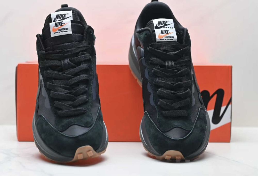 Нови дамски маратонки Nike x Sacai VaporWaffle Black Gum