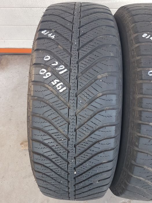 Всесезони гуми 2 броя GOODYEAR Vector4Seasons 195 60 R16 C дот 4418