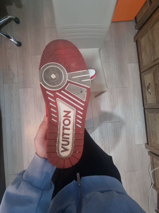 Lv trainer culoare rosu