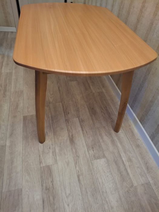 Кухонный стол со стульями