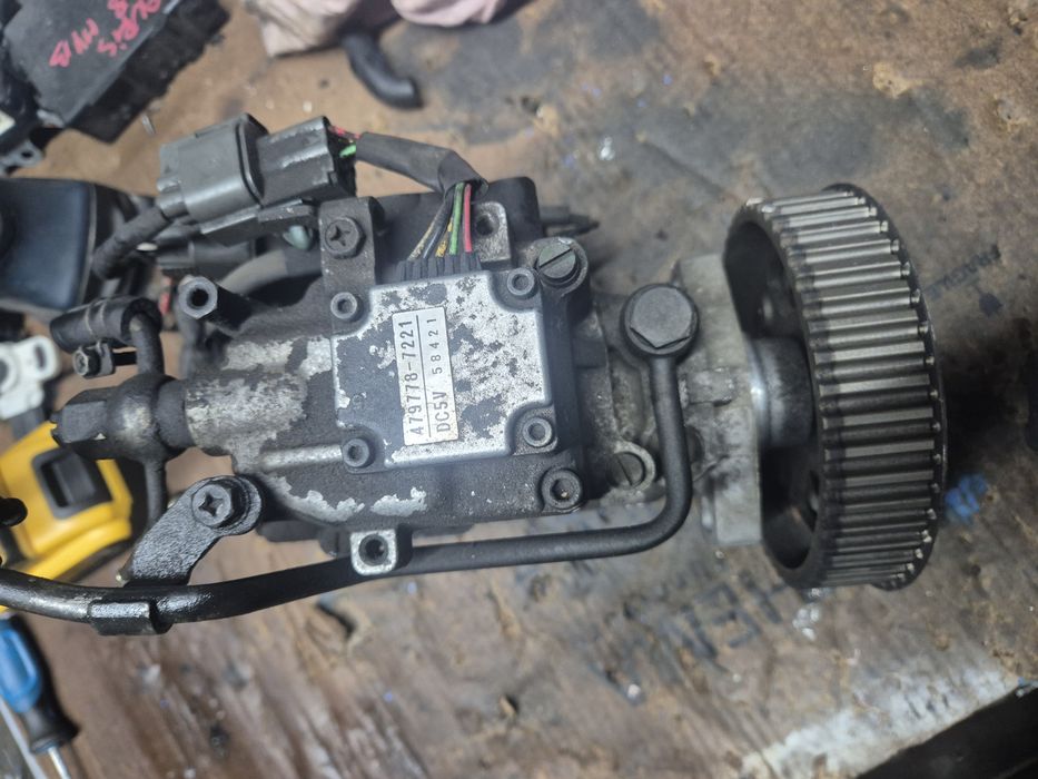 Pompa injectie mitsubishi L 200 2004