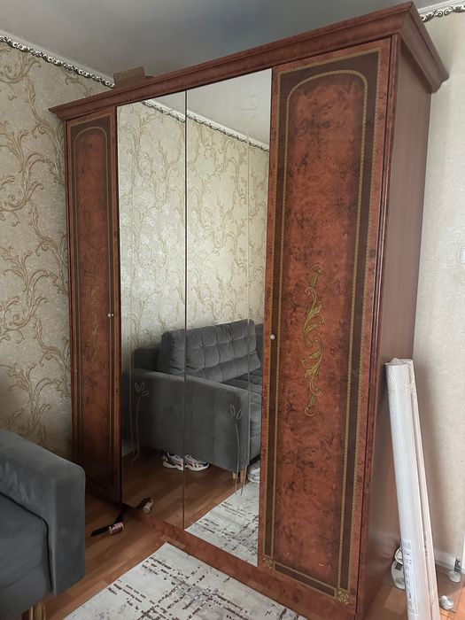 Шкаф спальный продам состояние идеальное