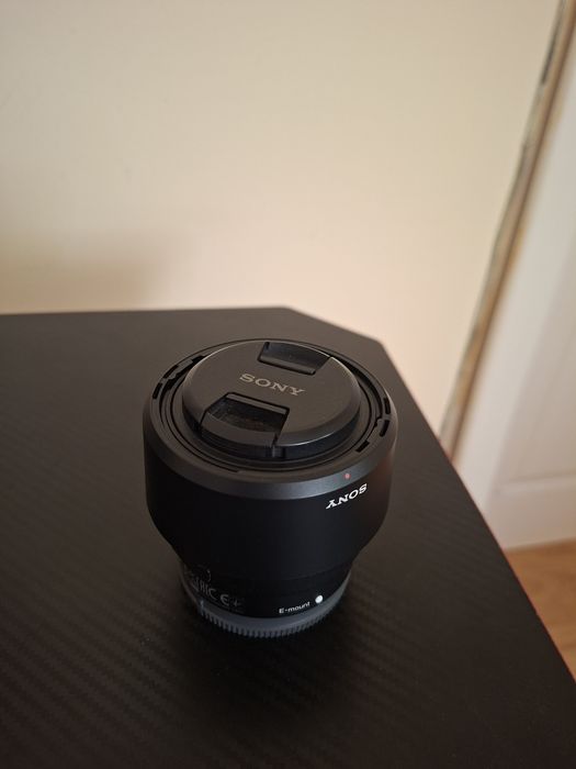Sony FE 50 mm. f/1.8