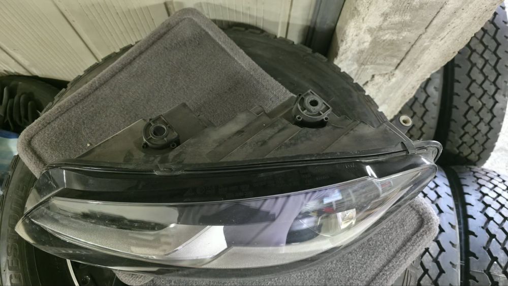 Фар ляв VW Touran II 2010-2015