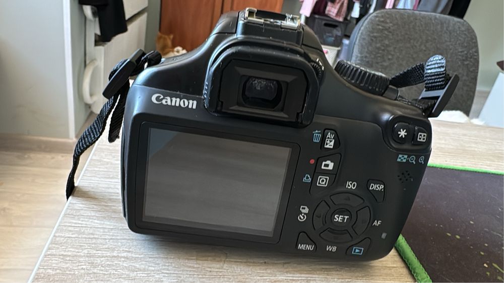 Canon EOS 1100D.