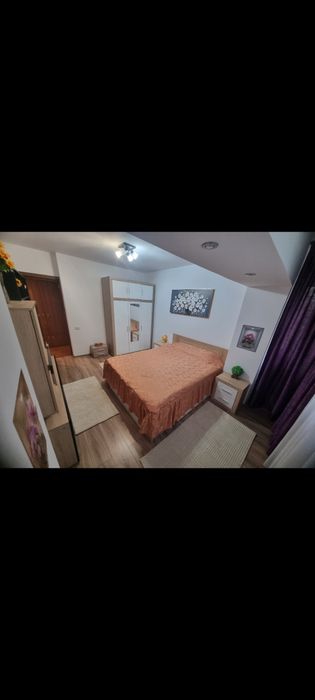 INCHIRIEZ 3 CAMERE Dna Ghica . Plumbuita