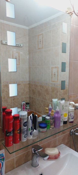 Зеркало с полочкой