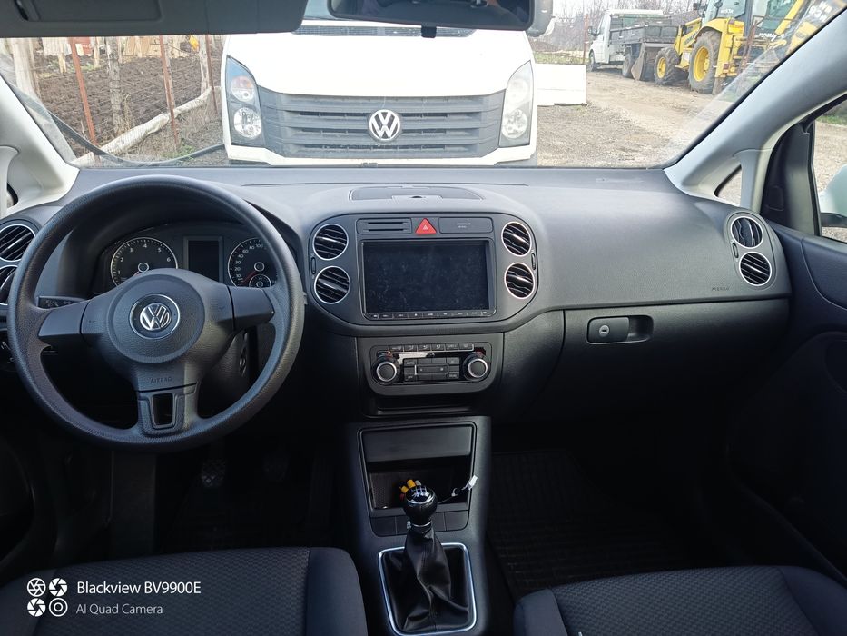 Volkswagen golf 6 plus,72000 km reali ușor avariat