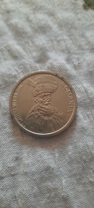 Vând monedă  100 lei din anul 1992