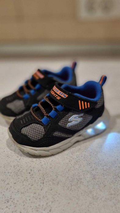 Papuci Skechers cu luminite