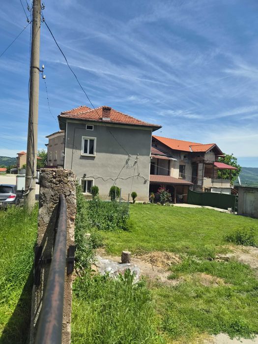 Продавам къща в село Голяма Желязна!