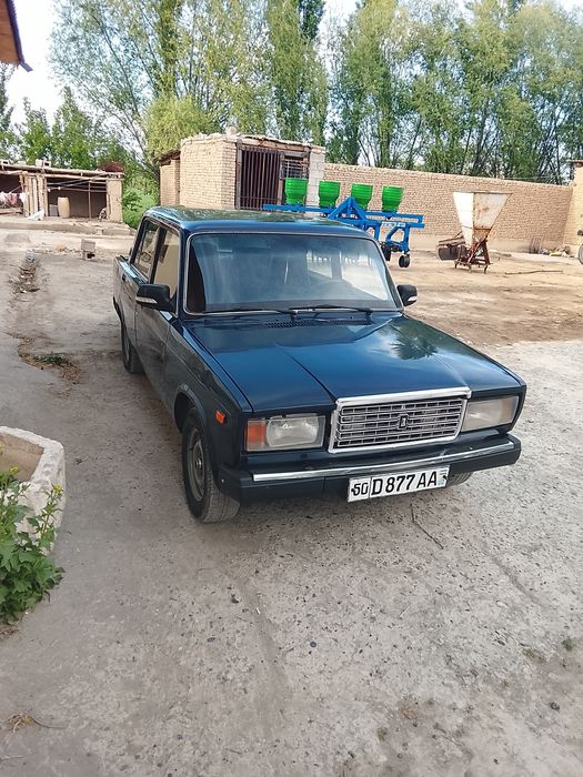 Vaz 2107 sotiladi