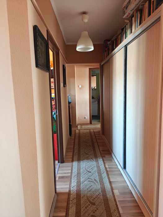 Apartament cu 4 camere de vânzare - zona Dacia