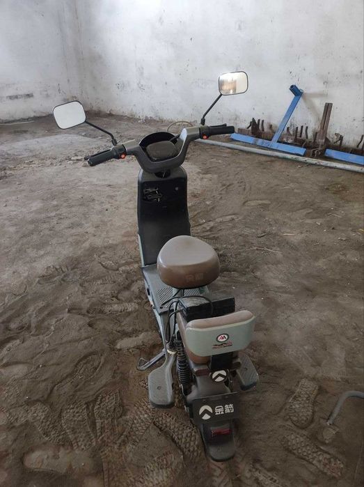 ARMADA CAROW electric scooter
