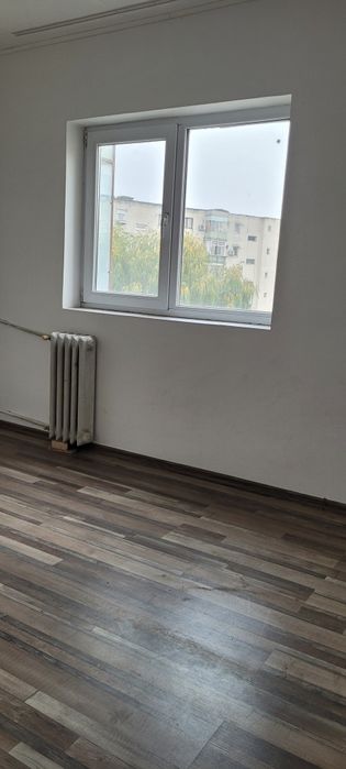 2 camere, Bd.DACIA, stradal,deasupra la notariat,schimb cu garsonieră