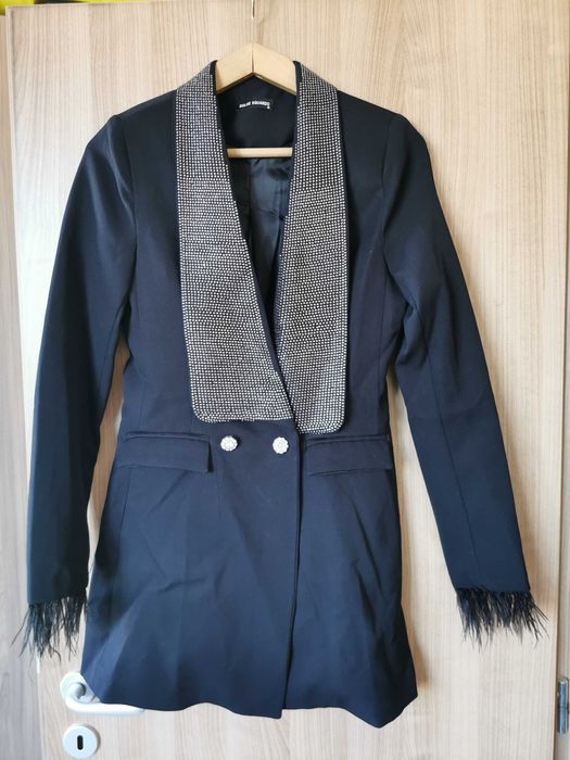 Сако черно по тялото и дамско палто