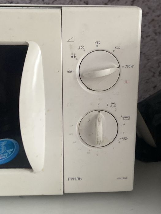 Холодильник и микровольная печь