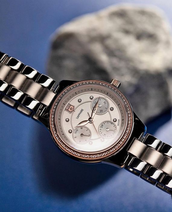 PREMIUM LNS SWISS WATCH — elegance in every second