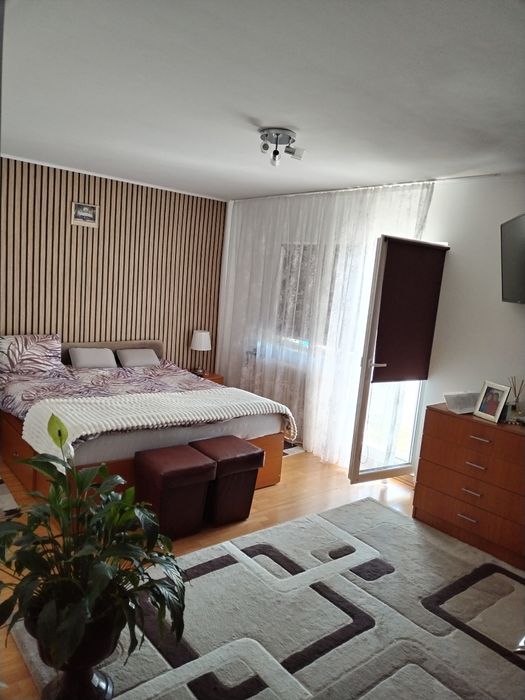 Vand apartament cu 4 camere