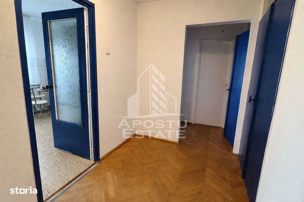 Apartament 2 camere , decomandat, etajul 3/4, zona Girocului
